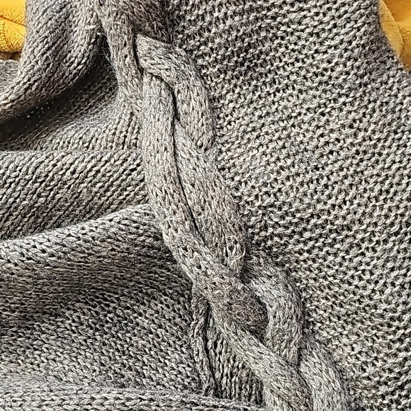 BCBG MaxAzaria wool blend braided cardigan. Size small. - Picture 4 of 4